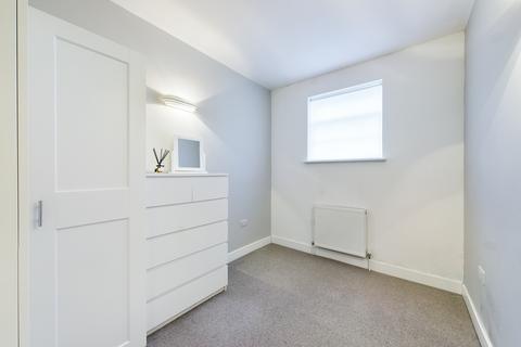 2 bedroom flat for sale - High Street, High Wycombe