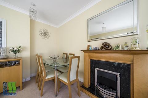 2 bedroom flat for sale, Mayfair Court, Stonegrove, Edgware, Greater London. HA8 7UH