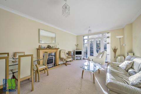 2 bedroom flat for sale, Mayfair Court, Stonegrove, Edgware, Greater London. HA8 7UH