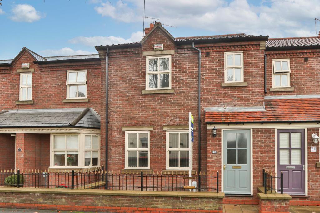 Baynard Avenue, Cottingham, HU16 5AA 3 bed terraced house for sale £
