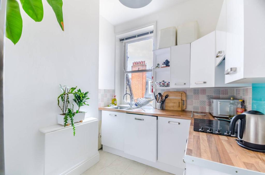 Lurline Gardens, Battersea Park, London, SW11 1 bed flat to rent £