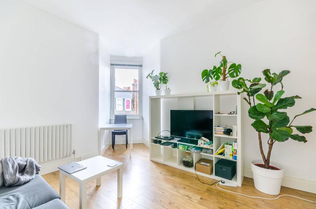 Lurline Gardens, Battersea Park, London, SW11 1 bed flat £1,850 pcm