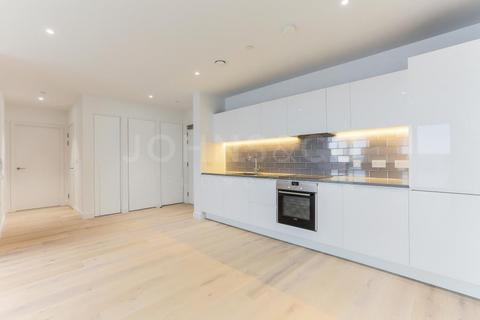 2 bedroom apartment to rent, Liner House, Royal Wharf, London, E16