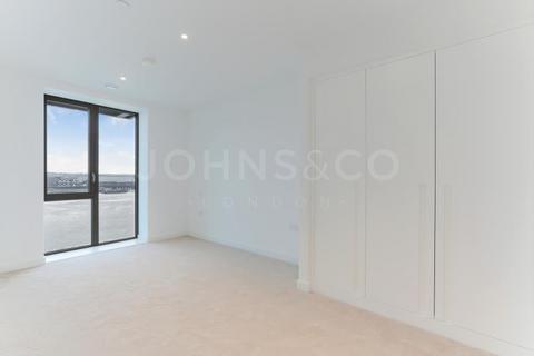 2 bedroom apartment to rent, Liner House, Royal Wharf, London, E16