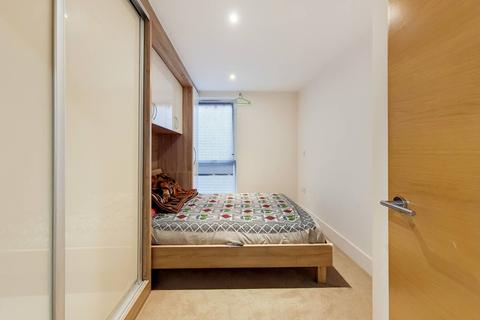 3 bedroom flat for sale - Attlee Court, Stanmore, HA7