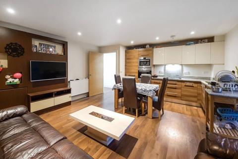 3 bedroom flat for sale - Attlee Court, Stanmore, HA7