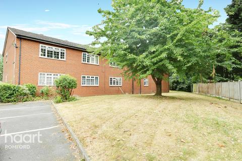 14 Barkwood Close, Romford, RM7 7AG