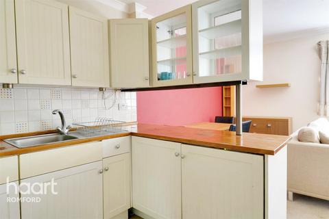 14 Barkwood Close, Romford, RM7 7AG