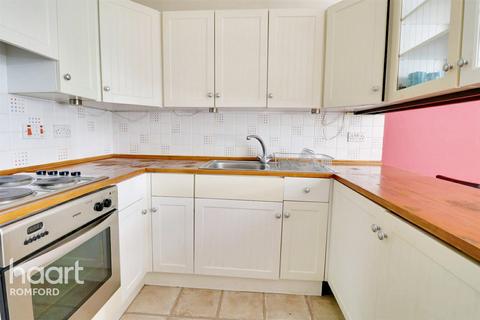 14 Barkwood Close, Romford, RM7 7AG