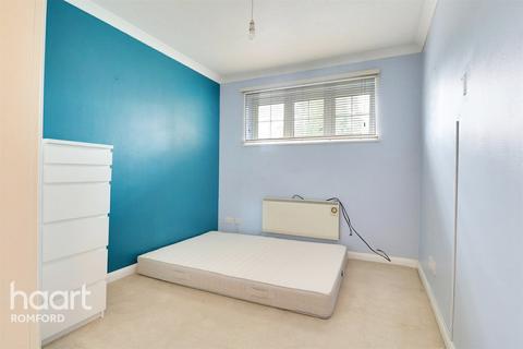 14 Barkwood Close, Romford, RM7 7AG