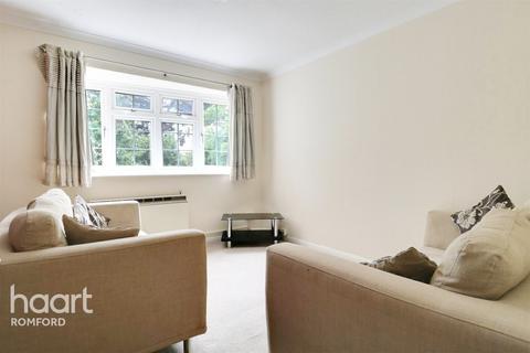 14 Barkwood Close, Romford, RM7 7AG