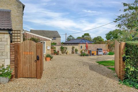 2 bedroom barn conversion for sale - Overgate Road, Swayfield, NG33