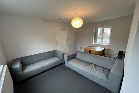 4 bedroom semi-detached house to rent, Wallett Avenue, Beeston, NG9 2QR