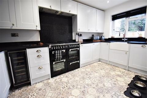 9 Brindles Close, Linford, Stanford-le-hope, SS17 0RS