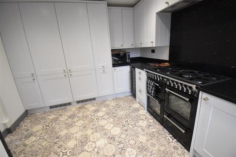9 Brindles Close, Linford, Stanford-le-hope, SS17 0RS