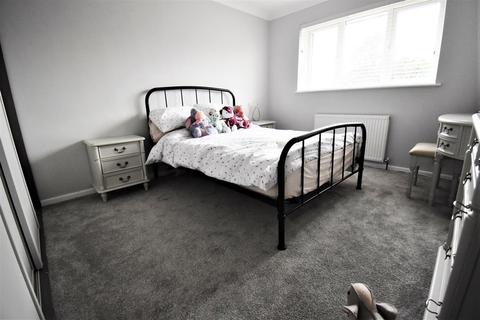 9 Brindles Close, Linford, Stanford-le-hope, SS17 0RS