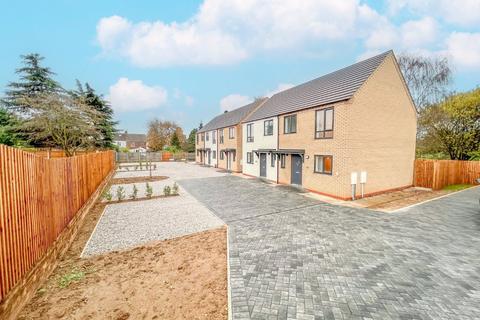 3 bedroom terraced house for sale - Berry Court, Queensway, Scunthorpe, North Lincolnshire, DN16