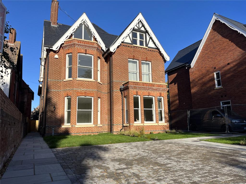 Crescent Road, Alverstoke, Gosport, Hampshire, PO12 4 bed semidetached