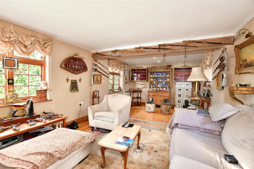 Bell Common, Epping, Essex 3 bed detached house for sale £775,000