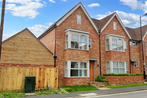 3 bedroom house to rent, Station Road, Petersfield, Hampshire, GU32