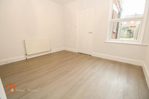 2 bedroom terraced house to rent, King Stephen Road, Colchester, Essex, CO1