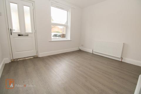 2 bedroom terraced house to rent, King Stephen Road, Colchester, Essex, CO1