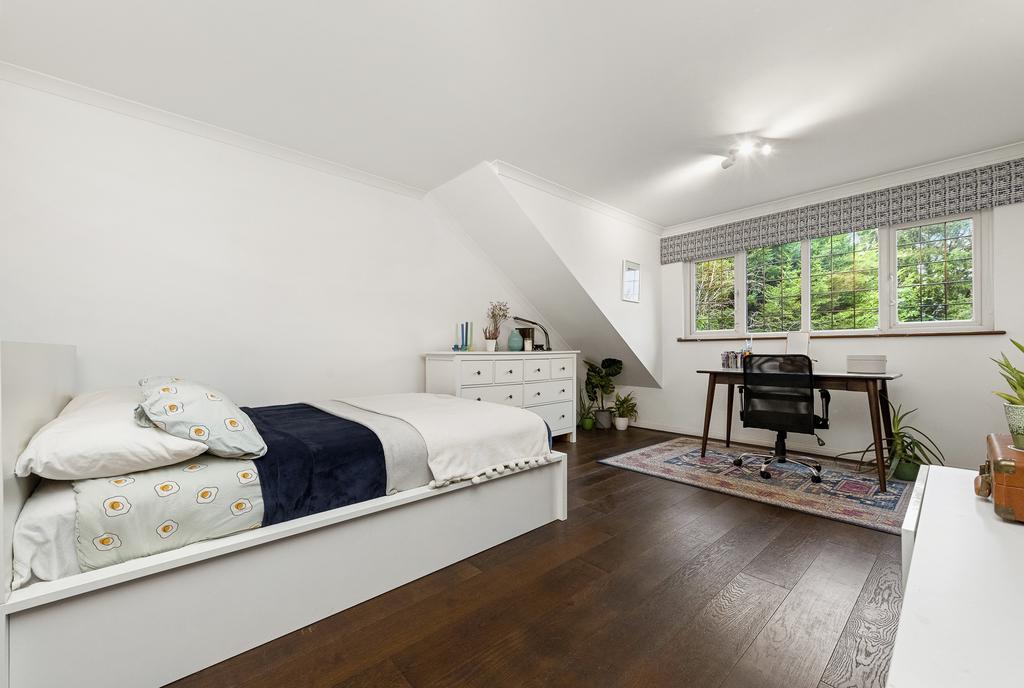 2nd Front bedroom