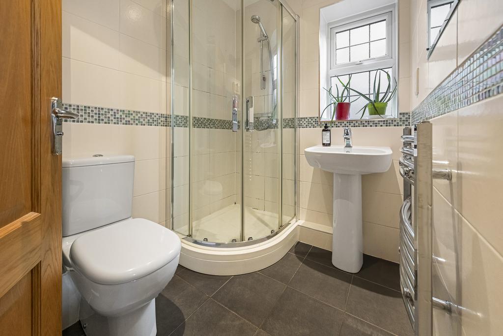 2nd front bedroom ensuite