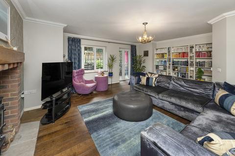 87 Harestone Hill, Caterham, CR3 6DL