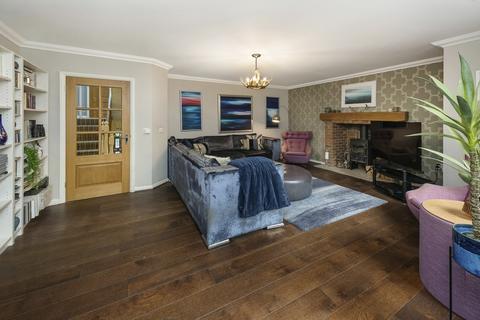 87 Harestone Hill, Caterham, CR3 6DL
