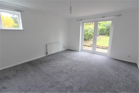 2 bedroom flat to rent, Warwick Road, Barnet EN5