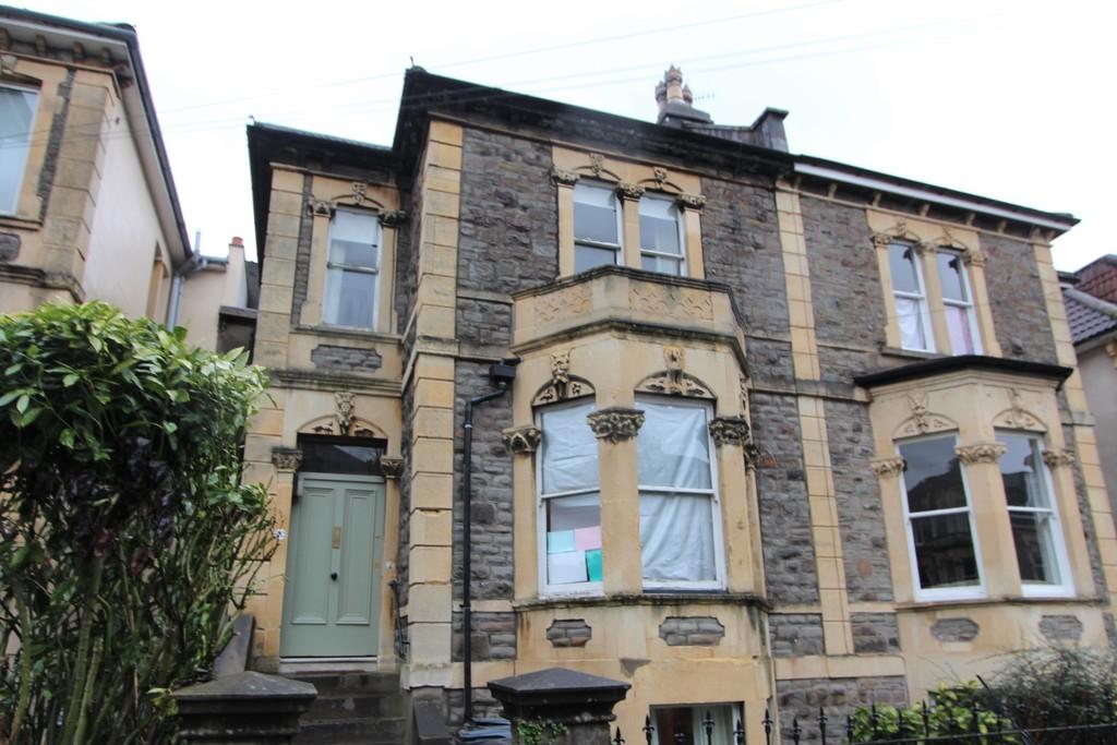Collingwood Road, Bristol 5 bed semidetached house £3,750 pcm (£865 pw)