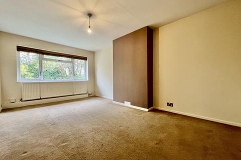 2 bedroom maisonette to rent, Lloyd Court, Pinner HA5