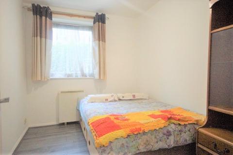 2 bedroom apartment to rent - Hawthorne Court , Pinner