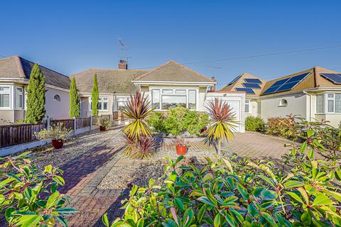 2 bedroom bungalow for sale - Park View Drive, Leigh-on-sea, SS9
