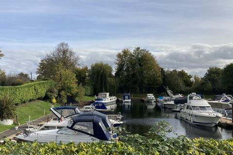 2 bedroom houseboat for sale, Bates Wharf Marine