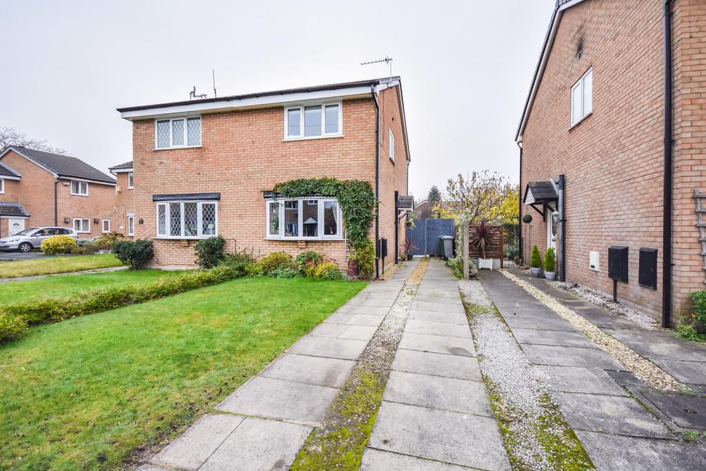 Sheldrake Road, Broadheath, Altrincham 2 bed semidetached house £300,000