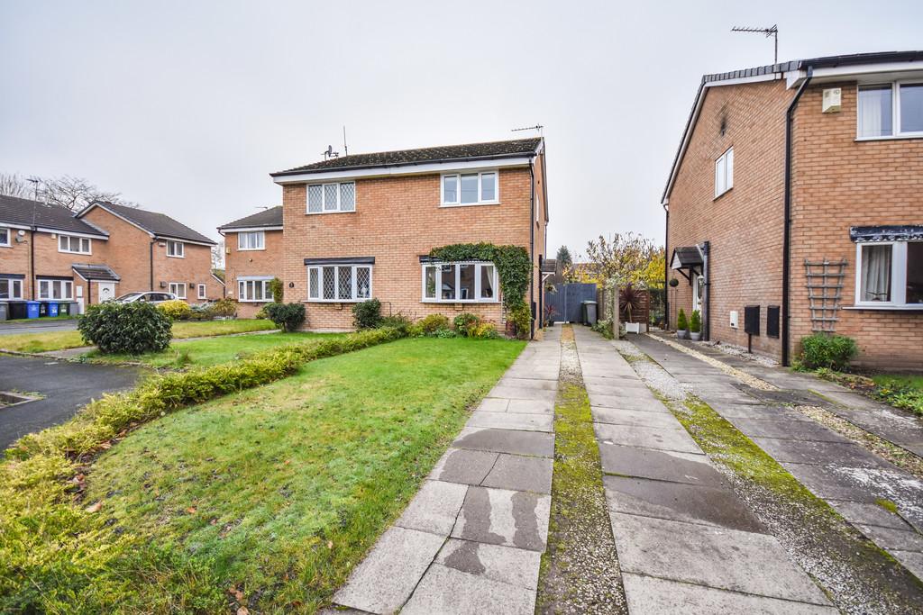 Sheldrake Road, Broadheath, Altrincham 2 bed semidetached house £300,000