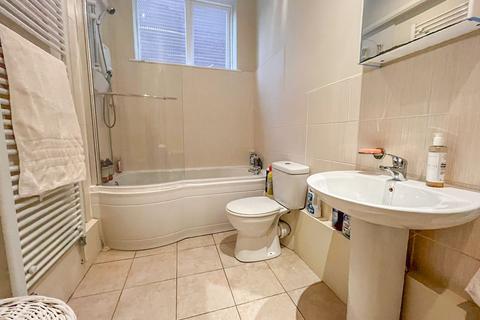 2 bedroom flat for sale, Bargate, Grimsby, North East Lincolnshire, DN34