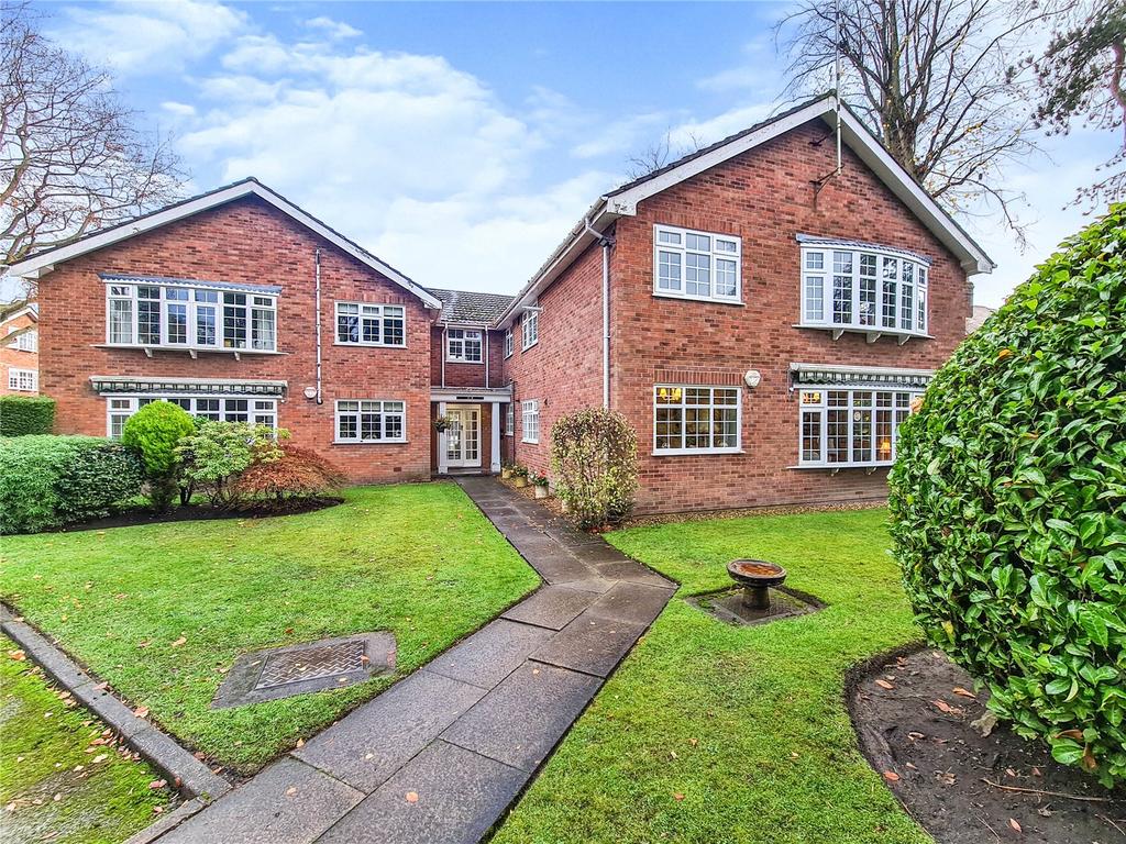 South Downs Road, Hale, Cheshire, WA14 2 bed flat for sale £385,000