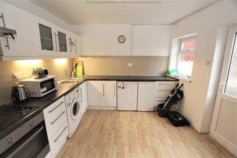 3 bedroom semi-detached house to rent - Hoole Way, Chester