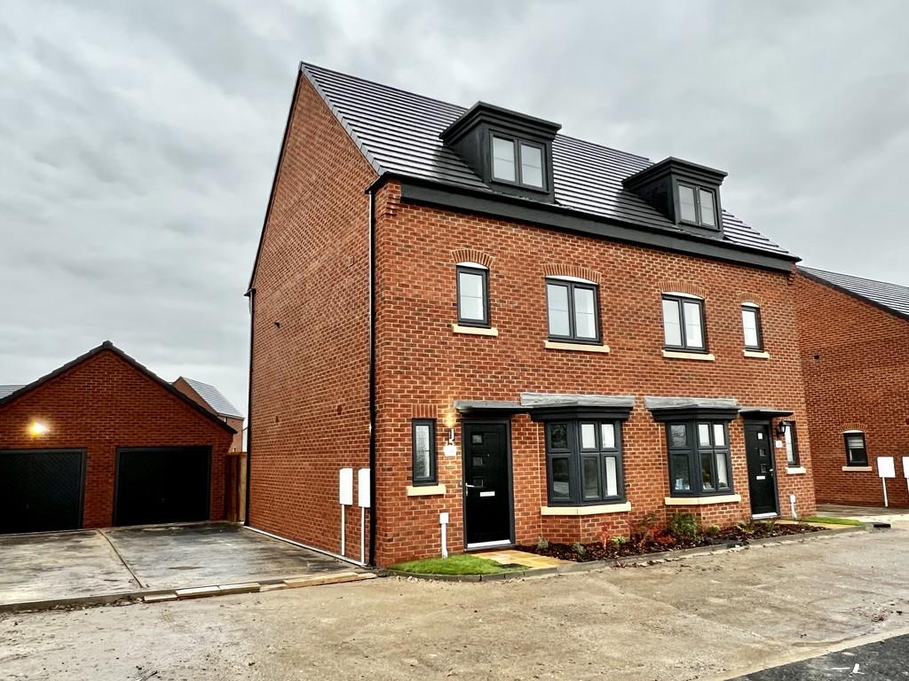 Sturton Road, Saxilby, Lincoln 3 bed townhouse £1,100 pcm (£254 pw)