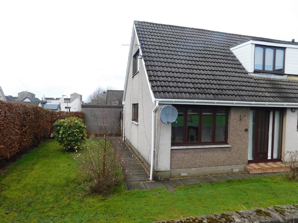 1 Brucefield Drive 2 bed semidetached house to rent £875 pcm (£202 pw)