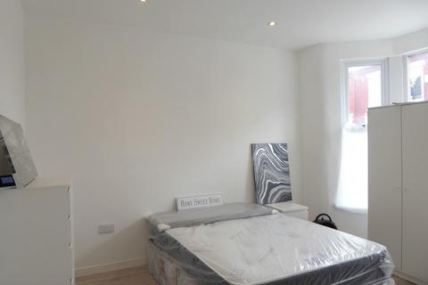 4 bedroom terraced house to rent, Halsbury Road, Kensington, Liverpool