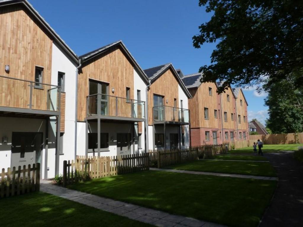 Lloyd Road, Chichester 3 bed terraced house £1,300 pcm (£300 pw)