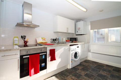 2 bedroom flat to rent, Victoria Court, Ashton Road, Lancaster, LA1