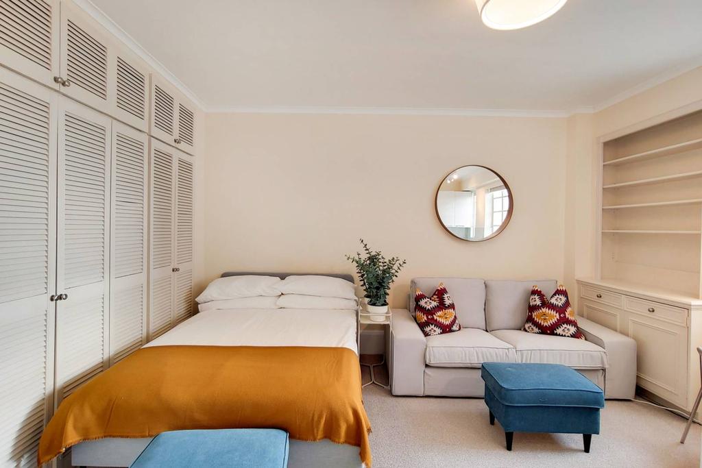 Sloane Avenue, Sloane Square, London, SW3 Studio to rent £2,145 pcm
