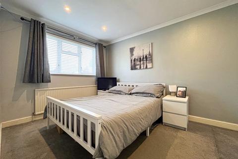 19 Cherrington Drive, Walsall, WS6 6NE