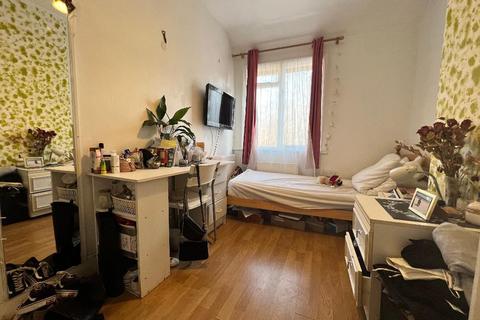 3 bedroom terraced house for sale - Old Oak Common Lane, East Acton, London, W3 7DT