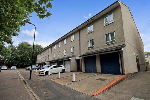 17 Wessex Lane, Greenford, UB6 8XB